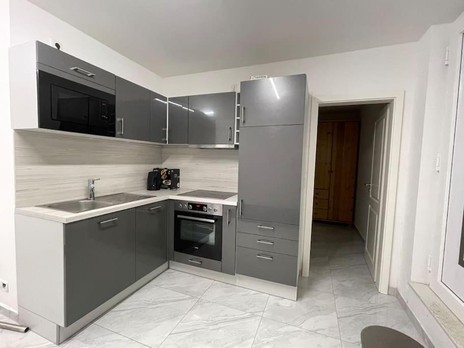 Fully Equipped Apartment 3 Rooms 5 Bed Hamburg Exterior photo